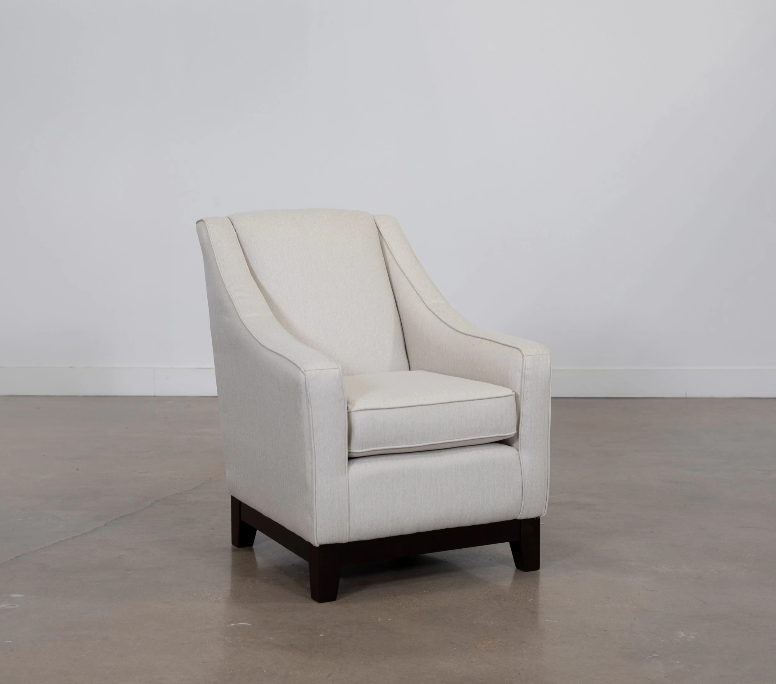 Best Home Furnishings® Mariko Shoreline Club Chair 2 Best Home Furnishings® Mariko Shoreline Club Chair - Image 2