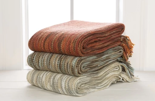 Surya Teegan Rust 55"x78" Throw Blanket 2 Surya Teegan Rust 55"x78" Throw Blanket - Image 2