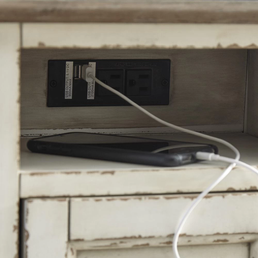 Signature Design By Ashley® Realyn White/Brown Chairside End Table 3 Signature Design By Ashley® Realyn White/Brown Chairside End Table - Image 3